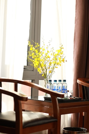 Minibar, két bảo mật tại phòng, bàn, màn/rèm cản sáng 