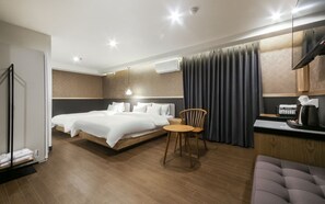 Superior Twin Room | Desk, laptop workspace, free WiFi - Gray 194 Hotel (Busan)