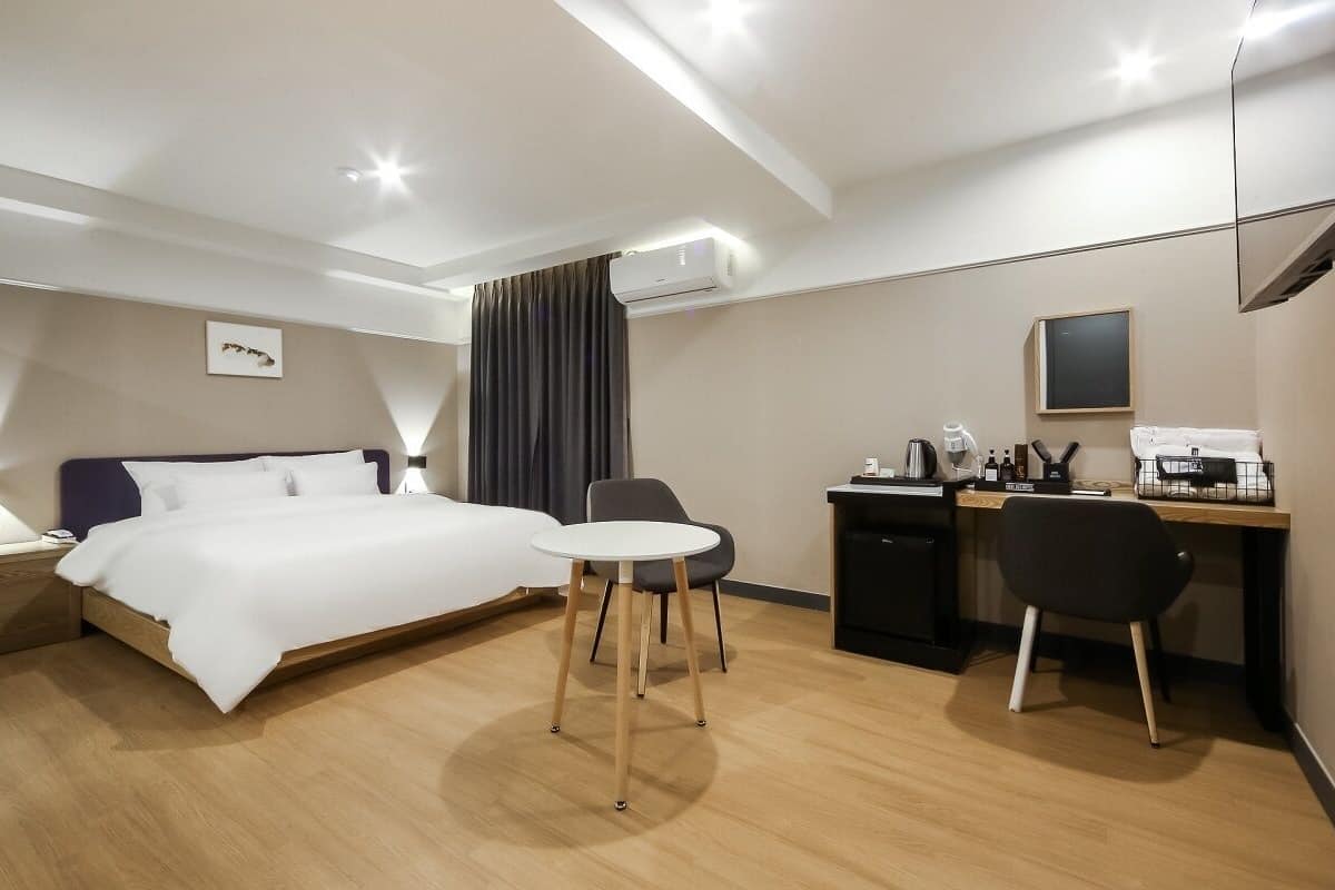 Deluxe Double Room | Desk, laptop workspace, free WiFi