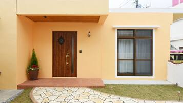 المنشأة من الخارج