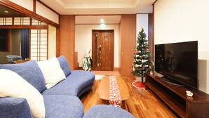 50-inch LCD TV with cable channels, TV - ORENCHI (Yomitan)