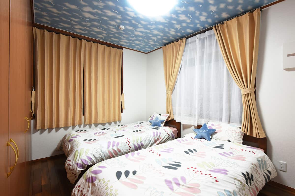 Design House | 4 bilik tidur, katil Tempur-Pedic, dihias secara berasingan