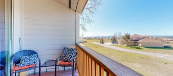 Pittoreska och nyrenoverade fjälllägenhet m / öppen spis och grill. Gå till stan!