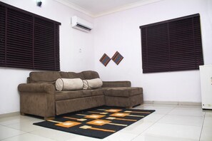 Caja de seguridad en la habitación y decoración personalizada 