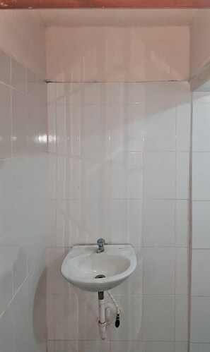 Shower, free toiletries, towels, soap
