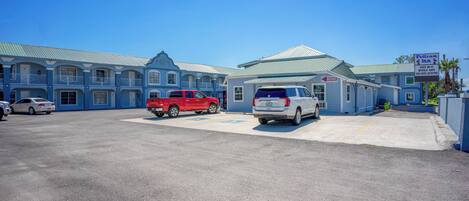Parking gratuit, parking avec voiturier