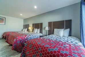 Premium 3 Full Bed | Minibar, desk, iron/ironing board, free WiFi