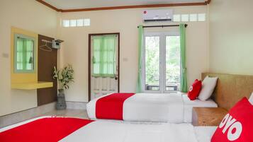 Deluxe Twin Room | Soundproofing, free WiFi, bed sheets