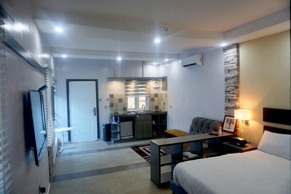 Deluxe kamer | Een kluis op de kamer, individueel gedecoreerd, individueel gemeubileerd