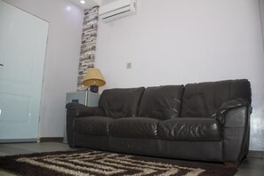 Deluxe Room | Living area