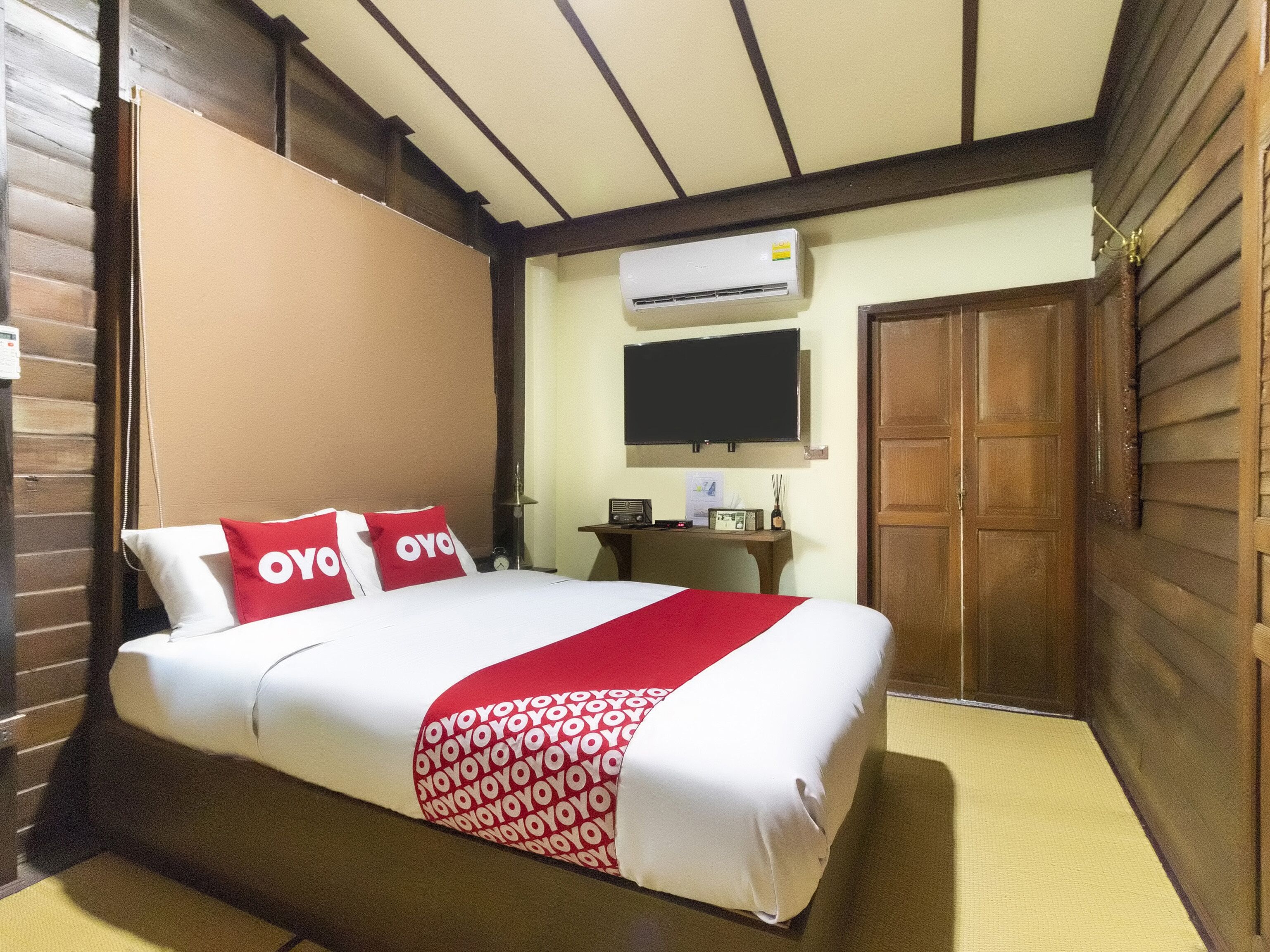 Deluxe Double Room | Desk, soundproofing, free WiFi, bed sheets