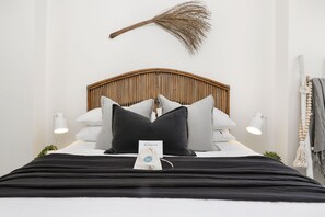 Luxury Apartment Queen Bed | 1 bedroom, premium bedding, down comforters, pillowtop beds