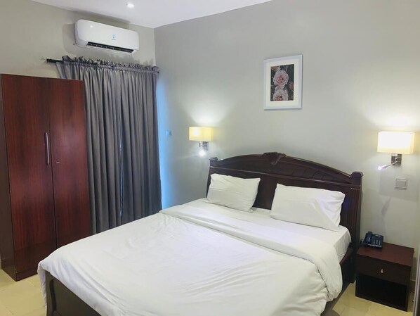 Desk, laptop workspace, blackout drapes, free WiFi