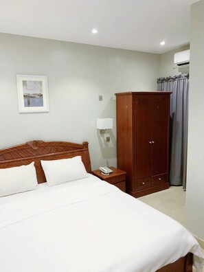 1 bedroom, desk, laptop workspace, blackout curtains
