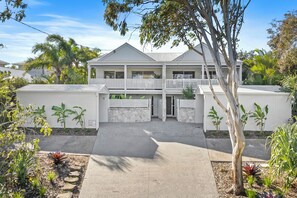 Exterior - Sundowner@Sunrise - Walk to Beach (Sunrise Beach)