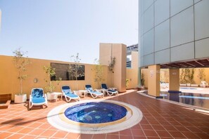 Outdoor spa tub - Beautiful Studio Apartment in JLT (Dubai)
