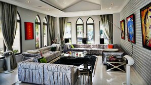 Villa Deluxe, 5 chambres | Coin séjour