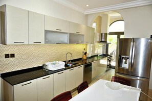 Villa Deluxe, 5 chambres | Cuisine privée