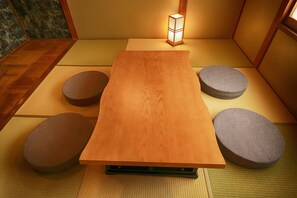 行政三人房 | 獨特裝潢、免費無線上網