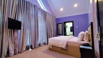 Minibar, in-room safe, iron/ironing board, free WiFi