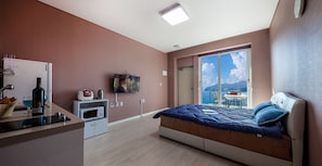 Room (101) | Free WiFi