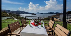 Room (201) | Free WiFi