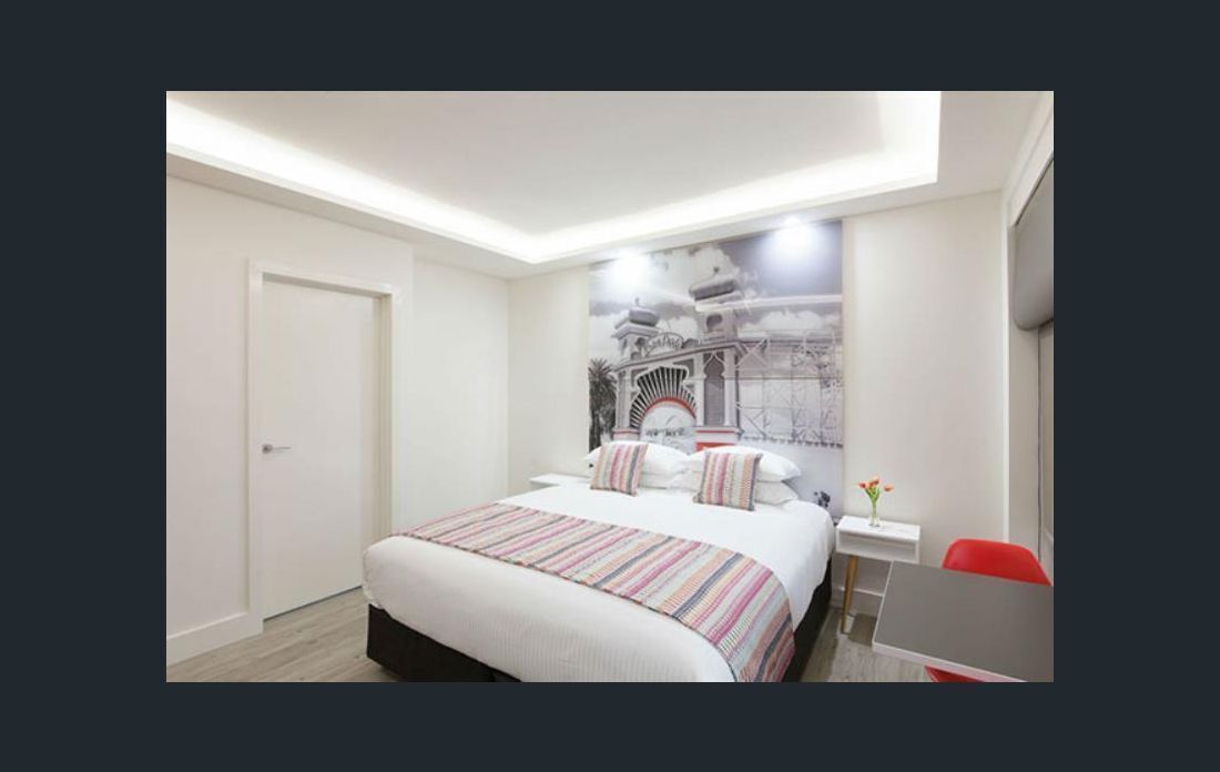 Perfectly located a stone throw away from St Kilda beach