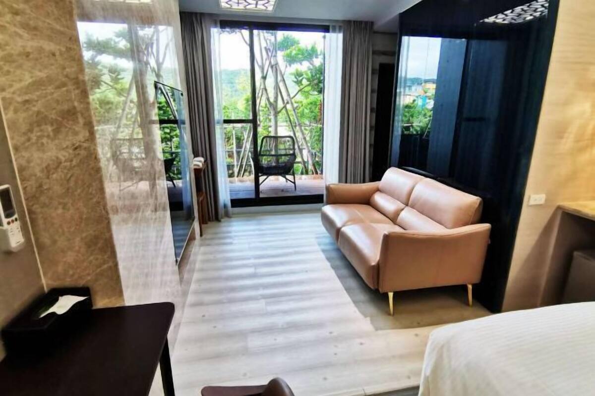 Minibar (free items), desk, blackout drapes, WiFi (free)