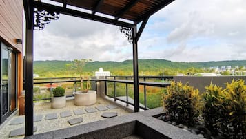 豪華六人房 面街景 | 露台/庭院