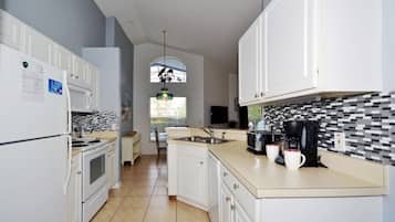 Family Villa, Garden Area | Private kitchen | Stovetop, dishwasher, cookware/dishes/utensils