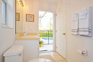 Familienvilla, zum Garten hin | Badezimmer