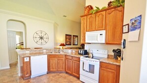 Family Villa, Garden Area | Private kitchen | Stovetop, dishwasher, cookware/dishes/utensils - Ffv8430ha - Bridgewater Crossing - 4 Bed 3 Baths Villa (Davenport)