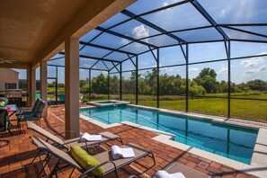 Villa familiare, camere multiple, lato giardino | Piscina | Piscina all'aperto