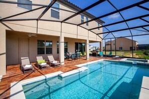Villa familiar, varias habitaciones, en el área del jardín | Alberca | Alberca al aire libre 