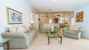 Perhehuvila, puutarha-alue | 4 makuuhuonetta, yksilöllisesti sisustettu, yksilöllisesti kalustettu