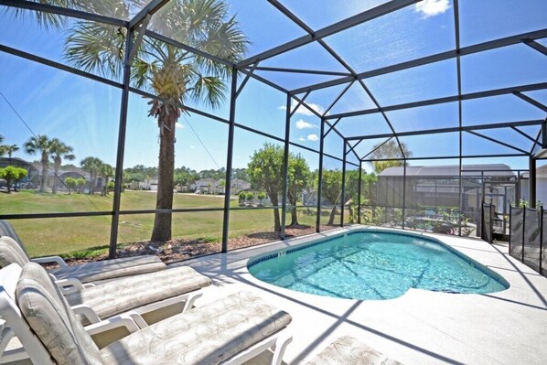 Villa familiale, côté jardin | 4 chambres, décor unique, ameublement unique