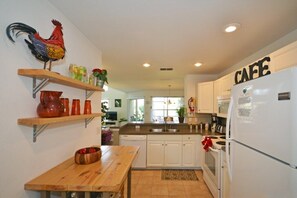 Family Townhome, Garden Area | Private kitchen | Stovetop, dishwasher, cookware/dishes/utensils - Ffv8443ha - Southern Dunes - 3 Bed 2.5 Baths Townhouse (Haines City)