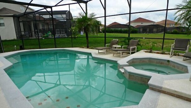 Villa Familiale, côté jardin | Piscine