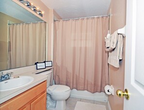 Family Villa, Garden Area | Bathroom - Ffv8458ha - The Hamlet at West Haven - 4 Bed 3 Baths Villa (Davenport)