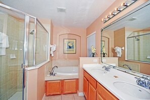 Villa familiar, en el área del jardín | Baño