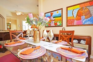 Villa Familiale, côté jardin | Cuisine privée | Plaque de cuisson, lave-vaisselle