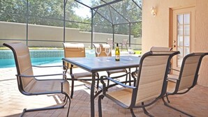 Villa familiar, en el área del jardín | Balcón