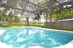 Familjevilla - trädgård | Pool | Utomhuspool