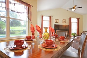 Stovetop, dishwasher, cookware/dishes/utensils - Ffv8467ha - Tuscan Hills - 5 Bed 4 Baths Villa (Davenport)