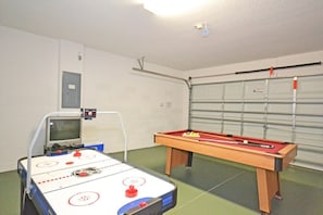 Villa Familiale, côté jardin | Salle de jeux