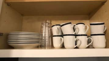 冰箱、微波炉、茶具/咖啡用具、电热水壶