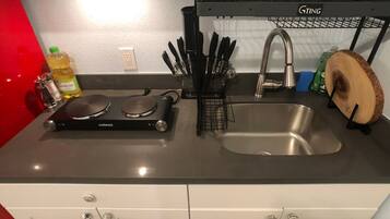 冰箱、微波炉、茶具/咖啡用具、电热水壶