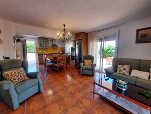 TV, DVD player - Club Villamar - Enjoy a carefree family vacation in the sunny, detached villa Eclipse with privat... (Fogars De La Selva)