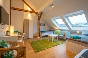 公寓, 2 間臥室 (Wohnung 3) | 防敏寢具、書桌、手提電腦工作空間、遮光窗簾/窗簾