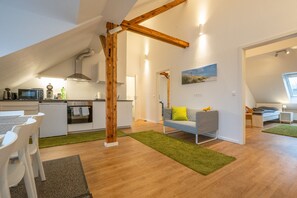 Appartement Confort, 3 chambres (Wohnung 1+2) | Cuisine privée | Réfrigérateur grande capacité avec congélateur, four à micro-ondes